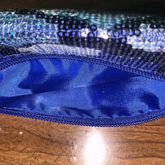 NWT Charming Charlie Blue Camo Foldable Sequins Clutch - Picture 5 of 8